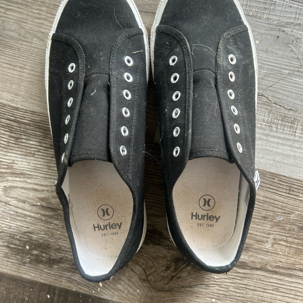 Hurley women’s Black Canvas slip- on Shoes